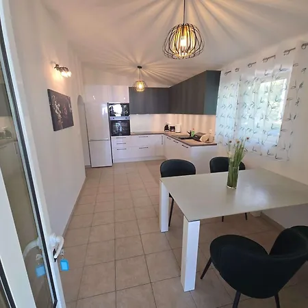 Klarisa Urban Oasis Apartment