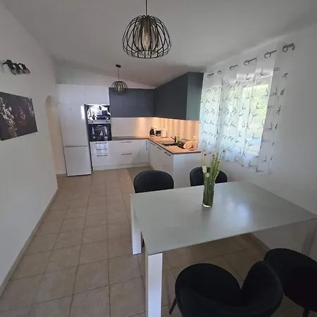 Apartment Klarisa Urban Oasis