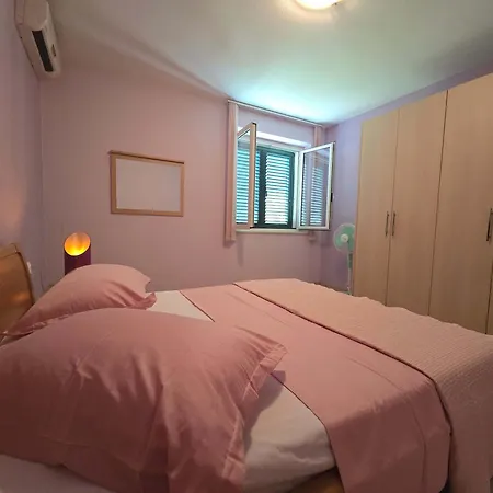 Klarisa Urban Oasis Apartment Makarska