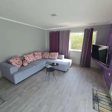 Klarisa Urban Oasis Apartment Makarska
