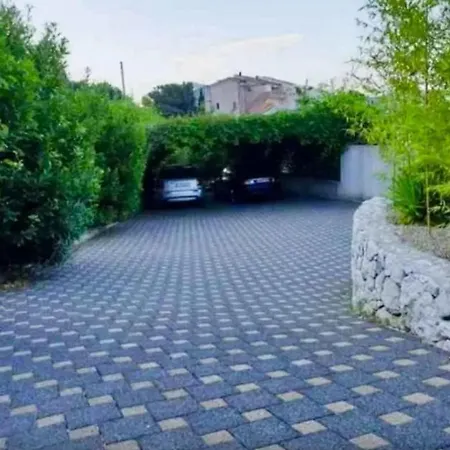 Klarisa Urban Oasis Apartment