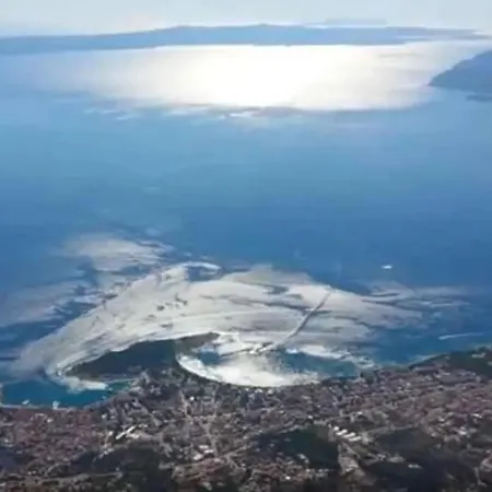 Klarisa Urban Oasis Apartment Makarska