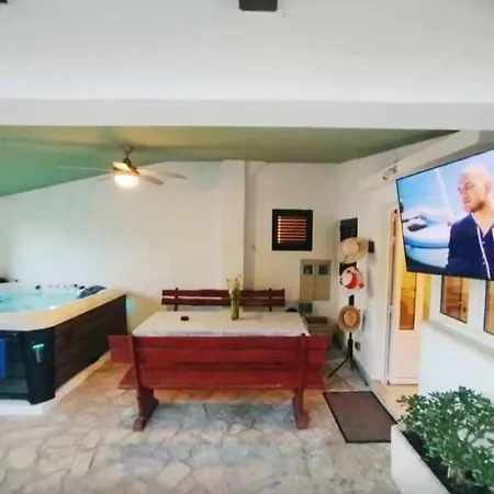 Klarisa Urban Oasis Apartment