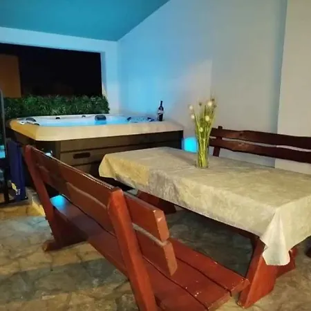 Klarisa Urban Oasis Apartment Makarska