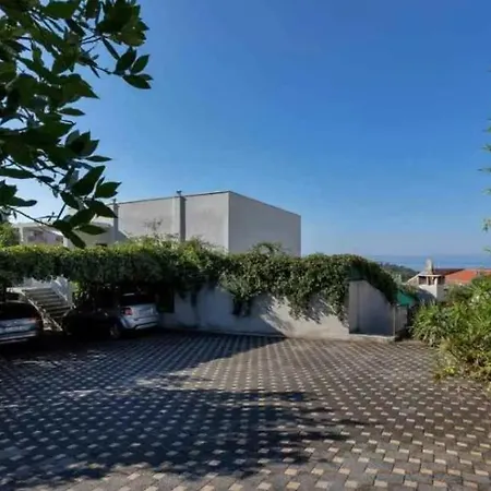 Klarisa Urban Oasis *